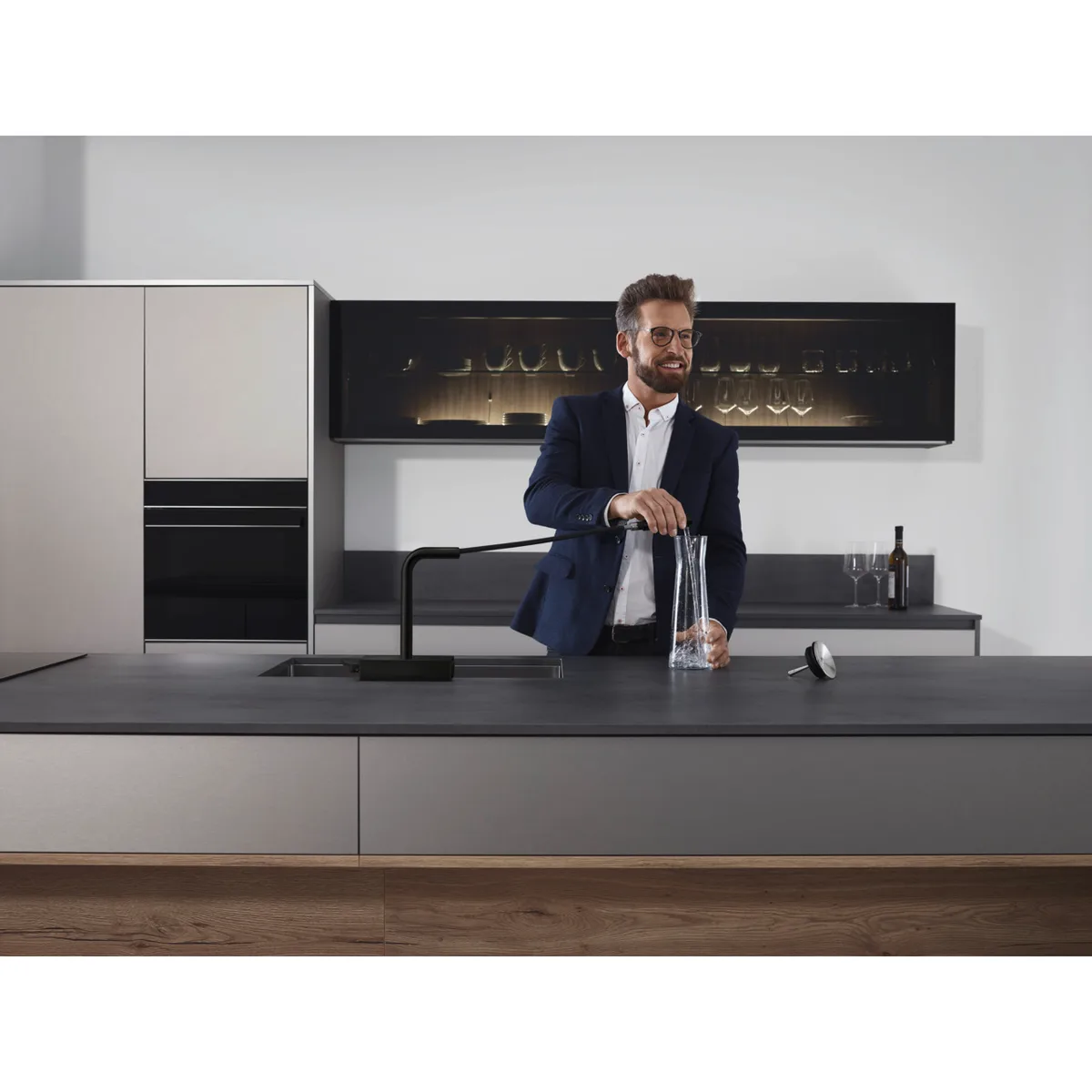 Aquno Select M81 змішувач для кухні одноважільний 250 з витяжним 2jet sBox, Чорний матовий, Hansgrohe