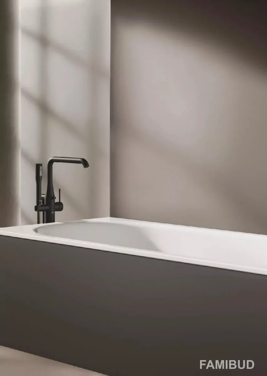Змішувач підлоговий для ванни Essence Black, Grohe